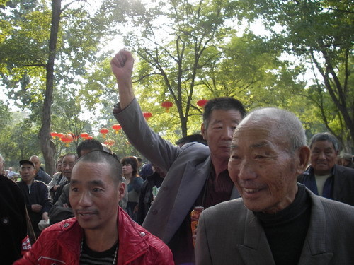 Cientos de chinos “apoyan” al movimiento Ocupa Wall Street
