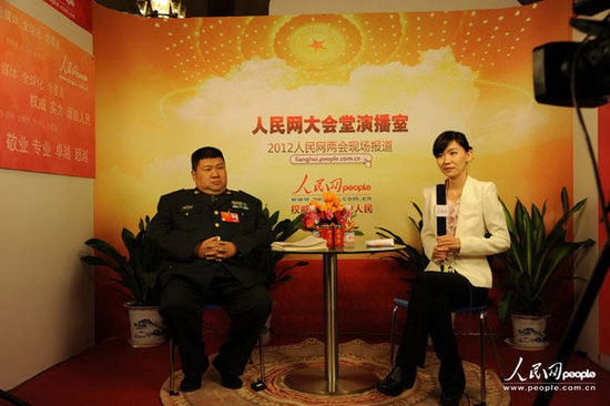 Mao Xinyu en la entrevista con el Diario del Pueblo.