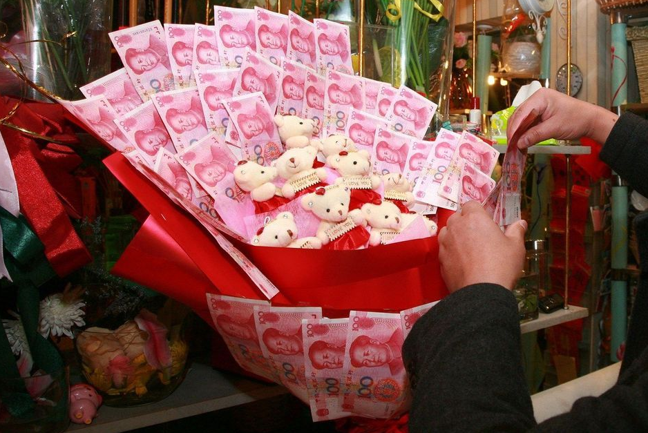 En China, pídele matrimonio con un ramo de yuanes