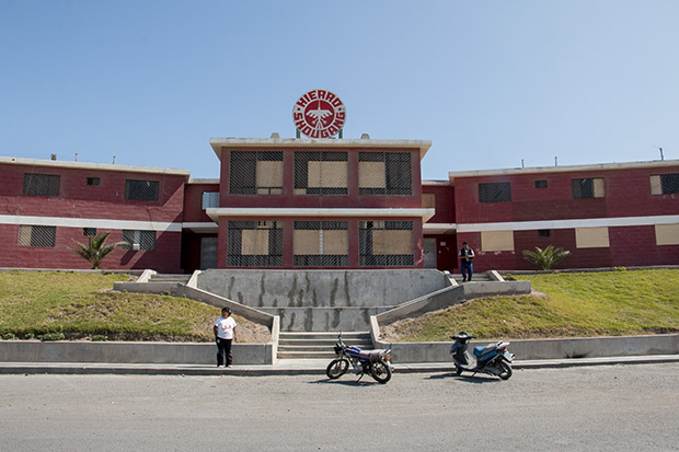Sede central de la empresa china Shougang, en San Juan Marcona. [FOTO: Daniel Méndez]